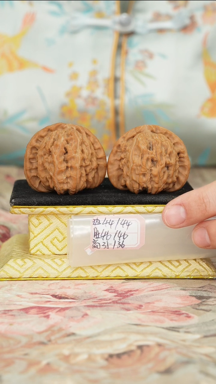 【闪购商品】文玩核桃把件白狮子