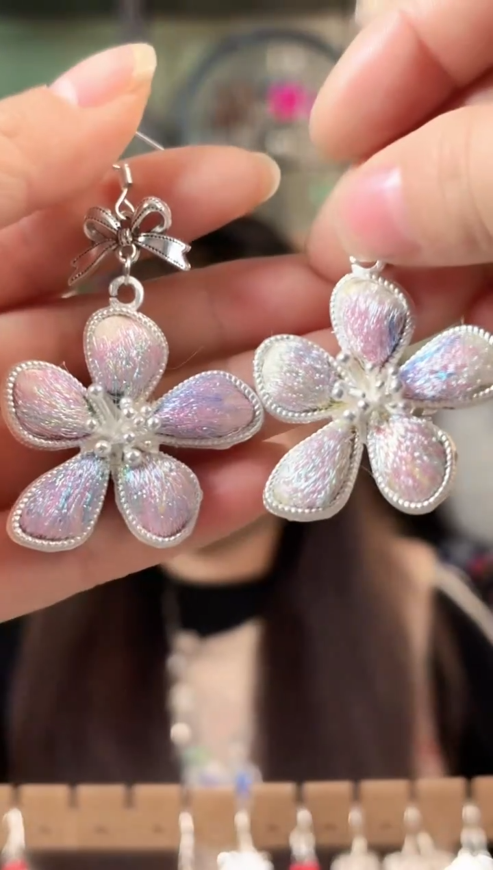 彩云南阁非遗老绣苗银饰品634