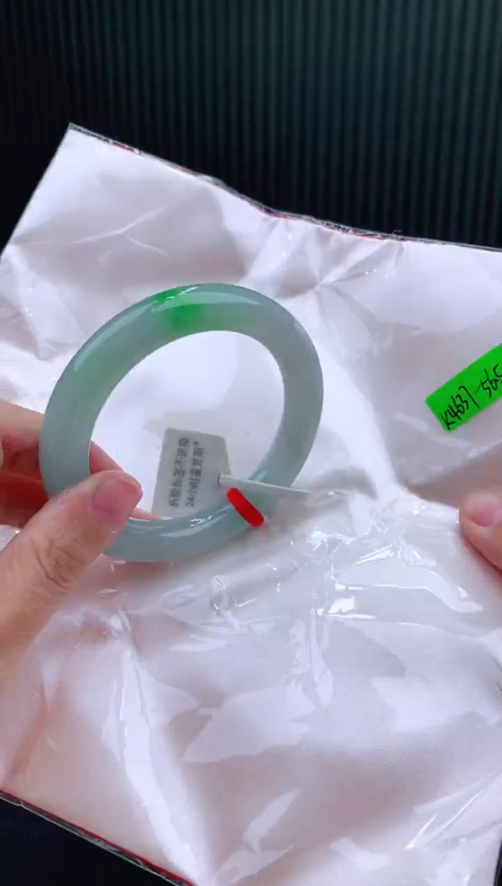 未镶嵌手镯翡翠56+