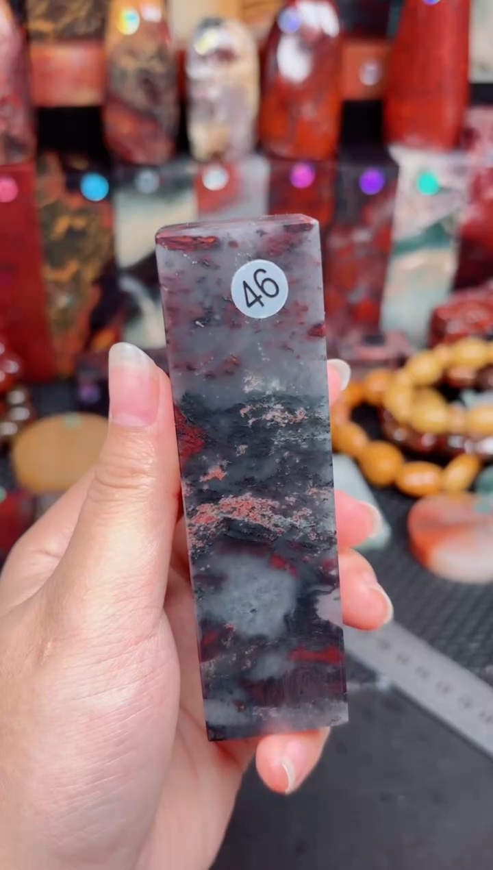 玉桂林鸡血玉印章摆件46