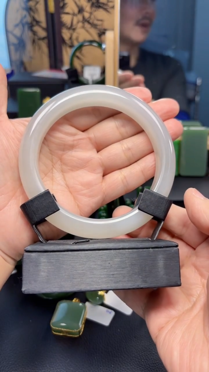 【闪购商品】和田玉手镯未镶嵌1