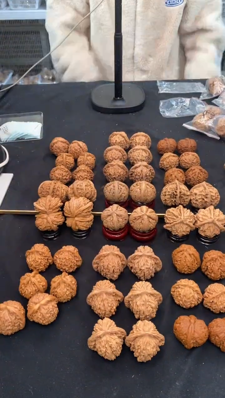 【闪购商品】文玩核桃把件四座楼47