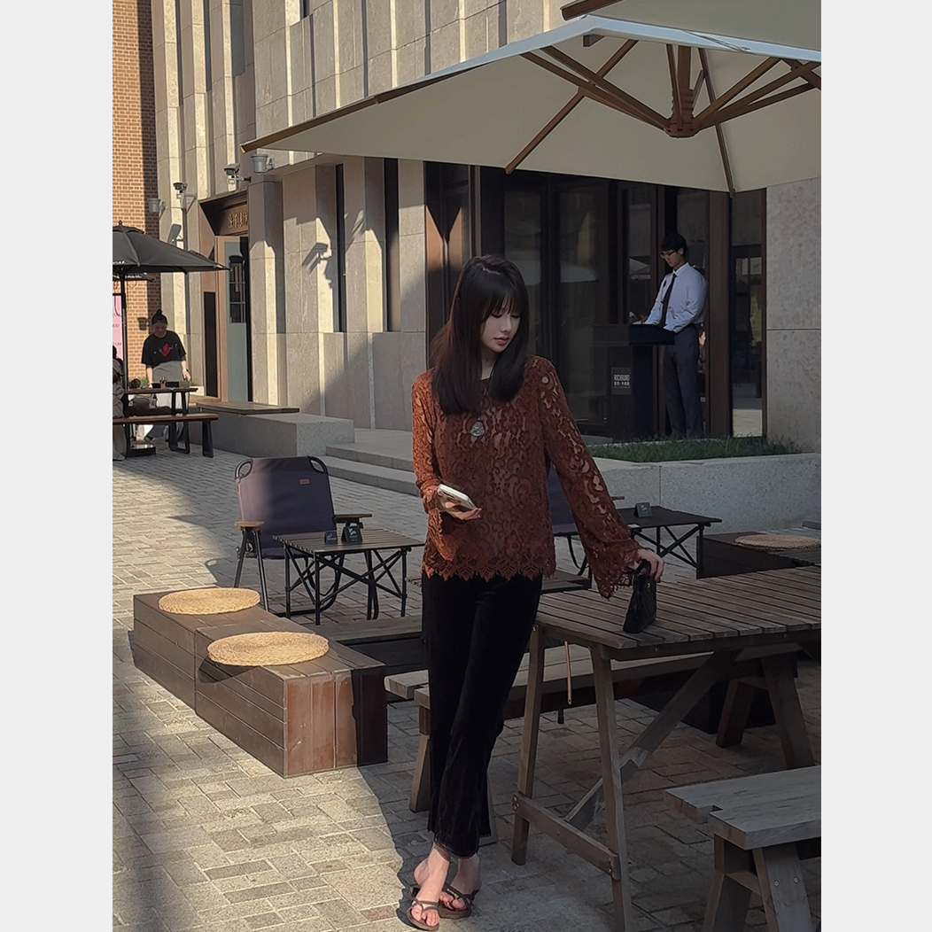 MYRA“枫”雪尼尔蕾丝钩花镂空长袖上衣XMSC025377