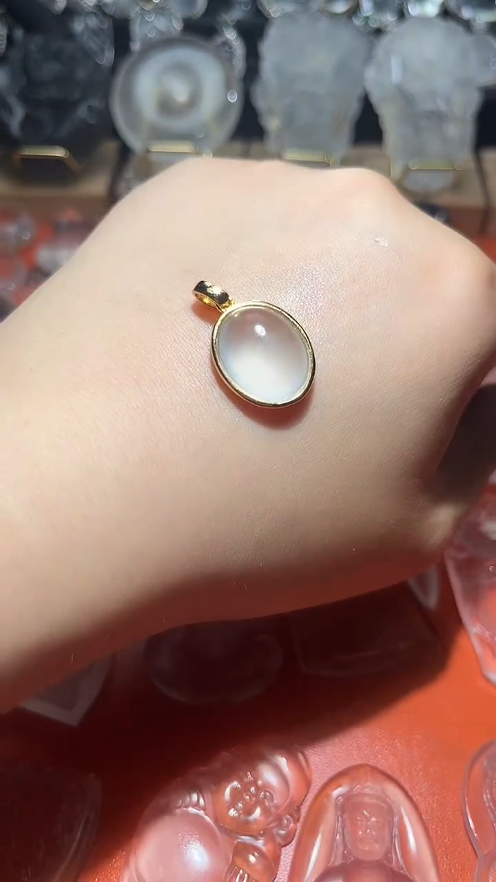 石英质玉未镶嵌颈饰无