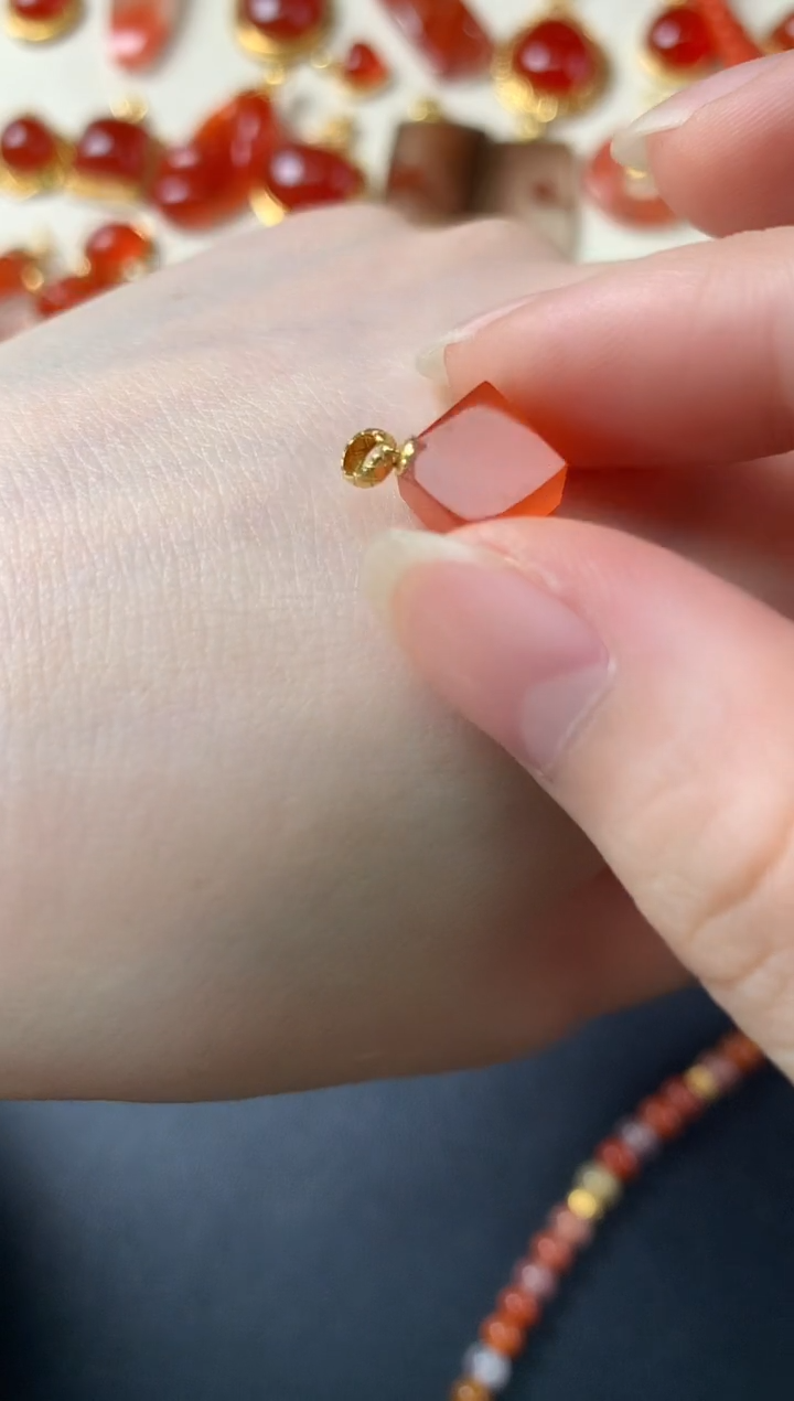 18K金镶嵌吊坠(不含链)南红玛瑙D469|999