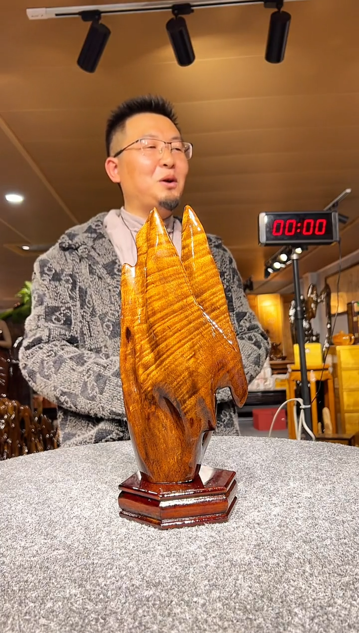 金丝楠木雕款家*勇金丝楠木摆件