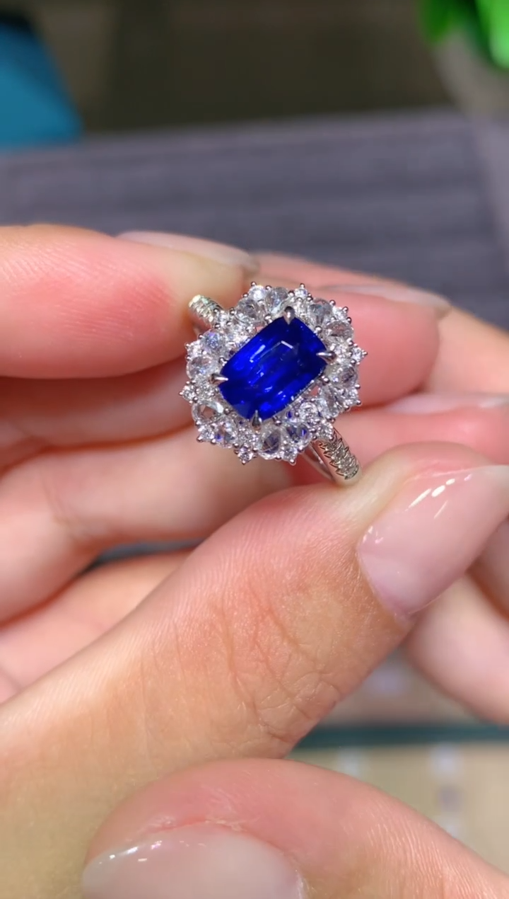 戒指蓝宝石18K金镶嵌1.69ct