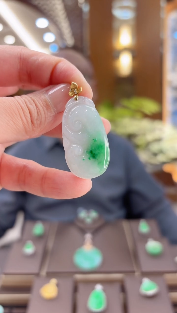 【闪购商品】翡翠吊坠(赠链)18K金镶嵌如意吊坠