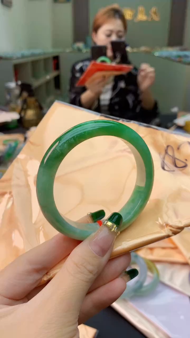 翡翠手镯未镶嵌0634204353