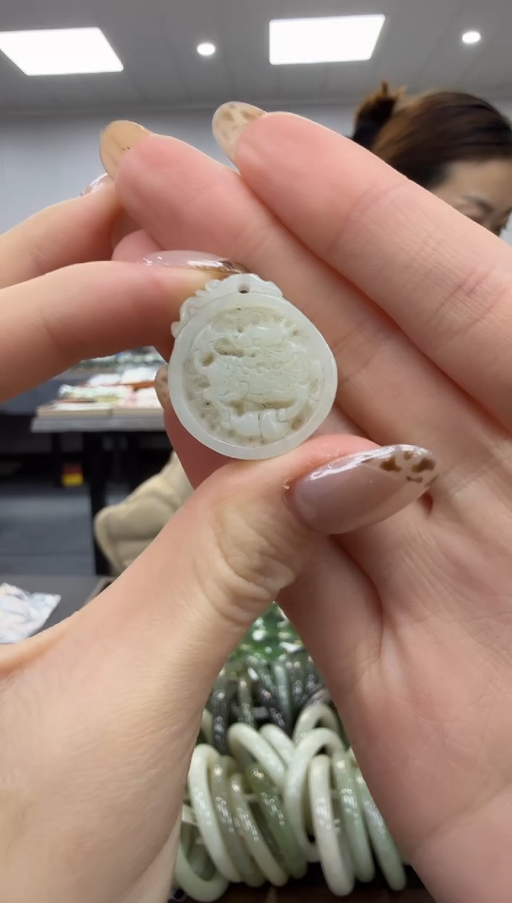 颈饰未镶嵌和田玉多样性发其一zj带瑕裂