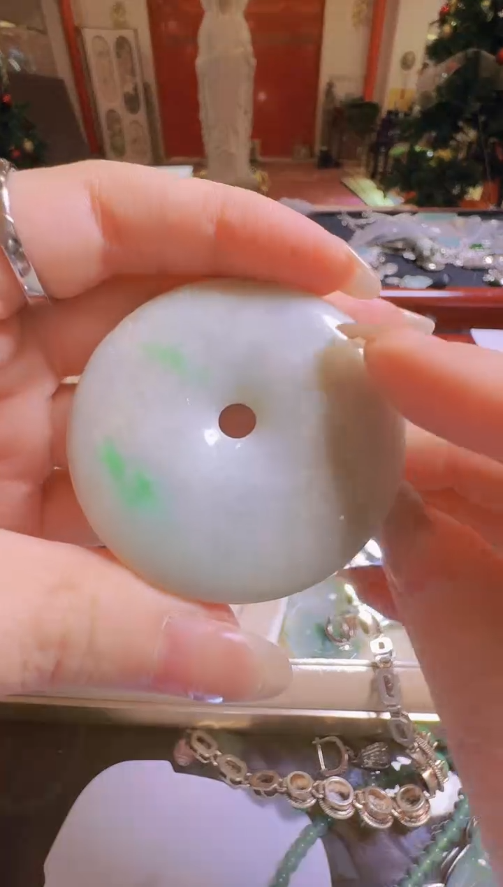 【闪购商品】翡翠吊坠(不含链)未镶嵌翡翠