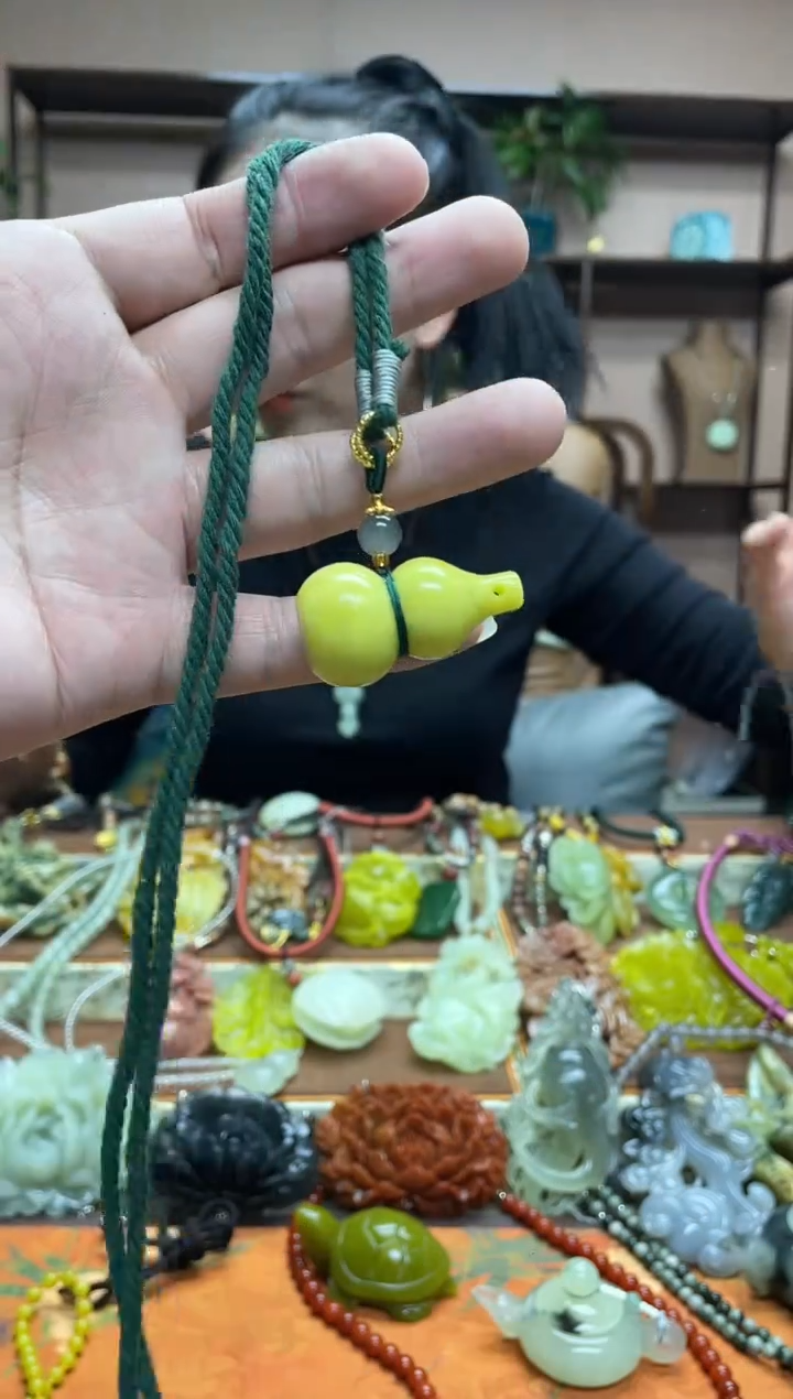 未镶嵌岫玉吊坠·