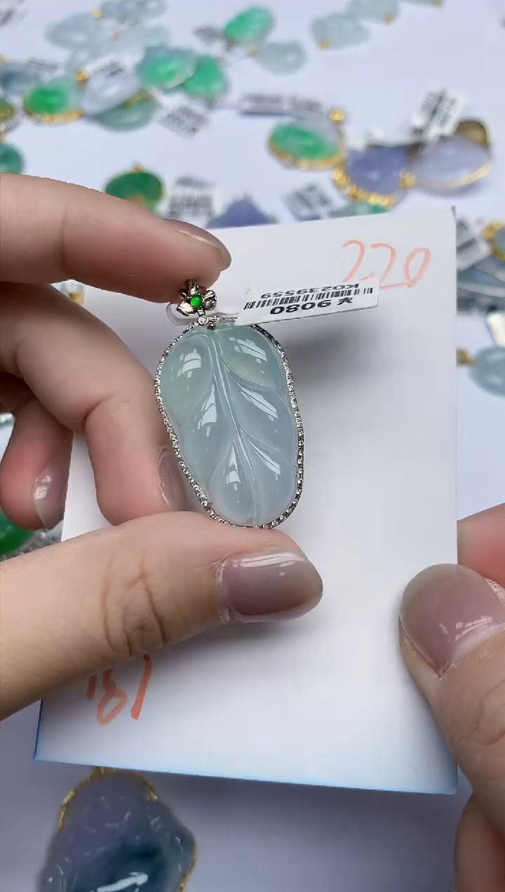 【闪购商品】翡翠挂件18K金镶嵌天然翡翠A货