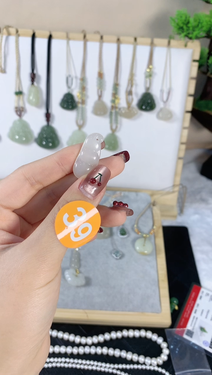 【闪购商品】和田玉颈饰未镶嵌豆子4