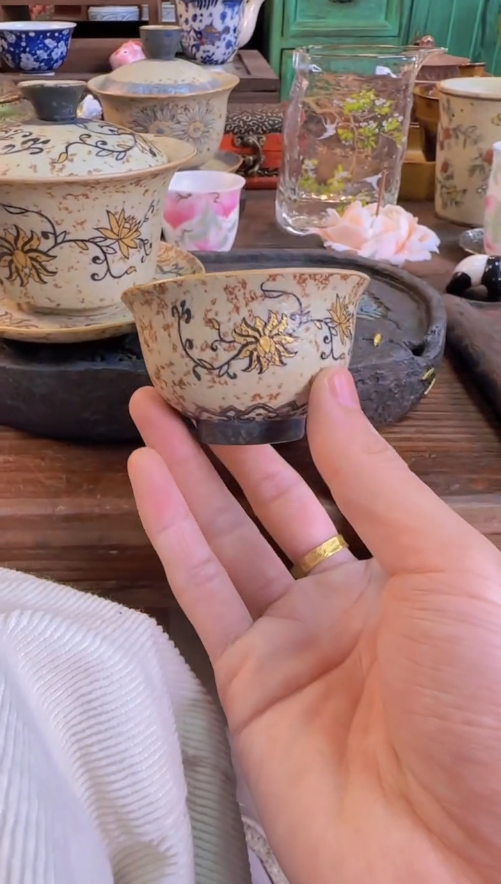 【闪购商品】焦糖青花火石缠枝莲撇口杯
