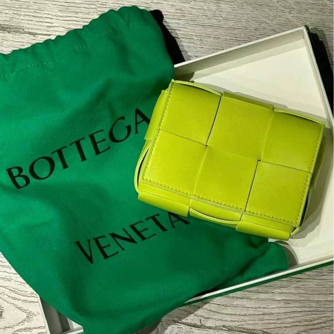 未使用 BOTTEGA VENETA/葆蝶家 /七七/小羊皮柠檬黄手提斜挎包