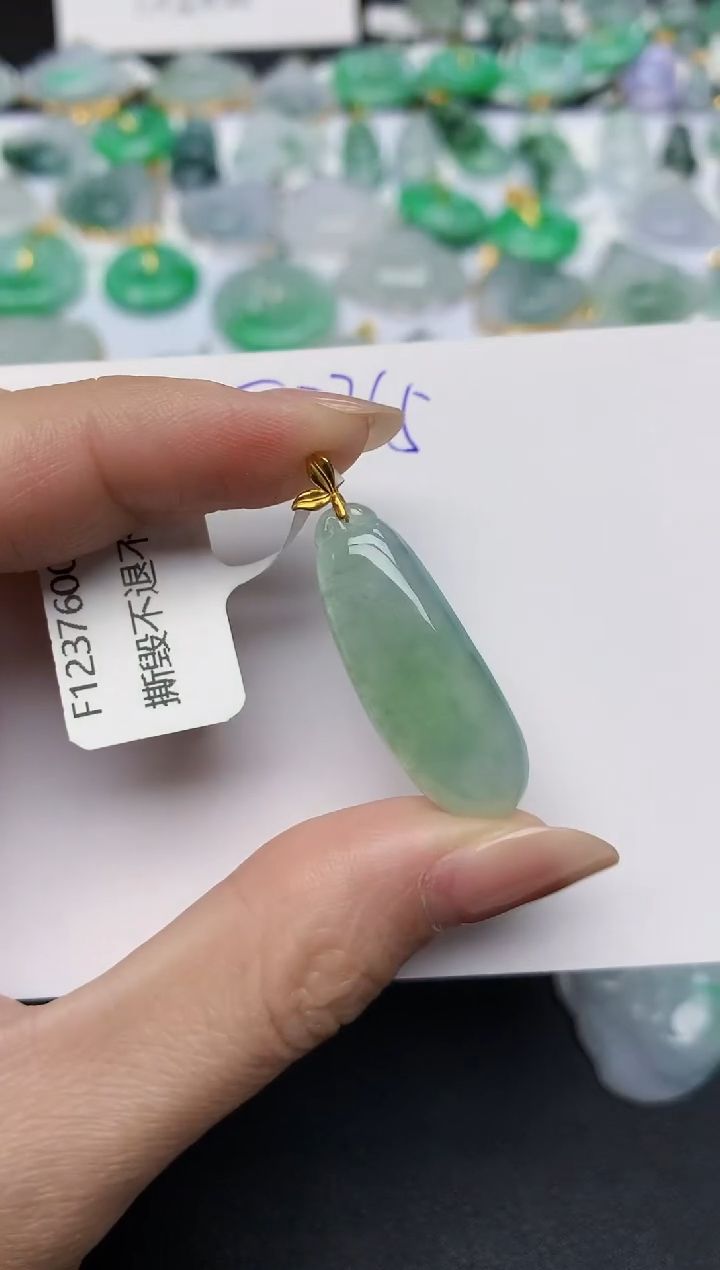 颈饰18K金镶嵌翡翠天然缅甸A货翡翠百元以上9元证书费自理