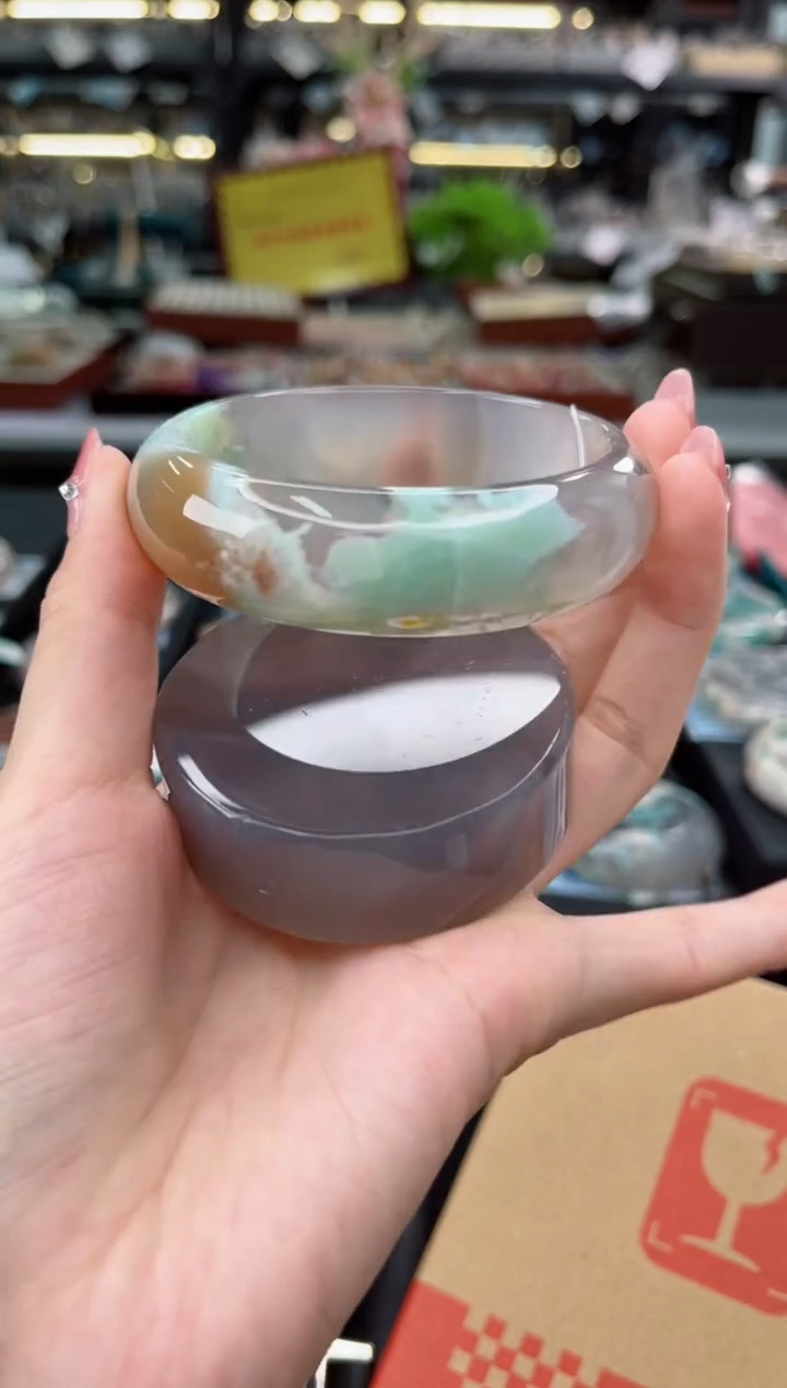 【闪购商品】石英质玉手镯未镶嵌60圈口（赠品镯心）6880