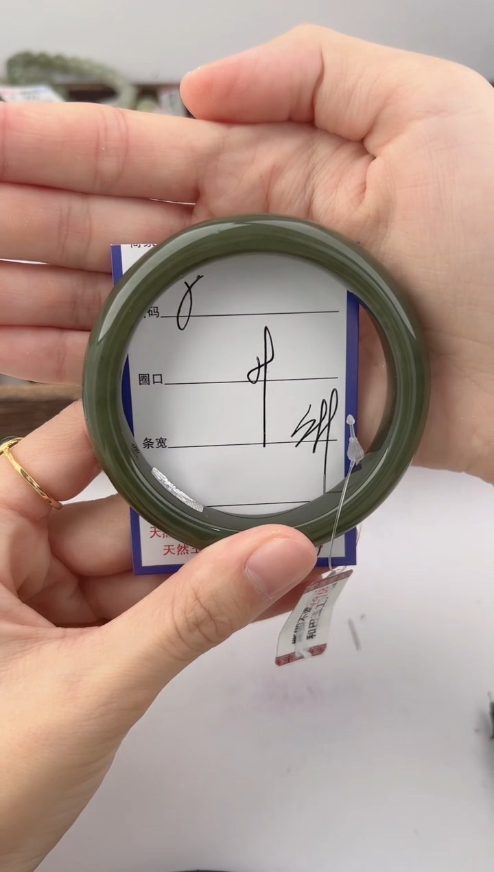 未镶嵌手镯和田玉5颜色微差无瑕疵