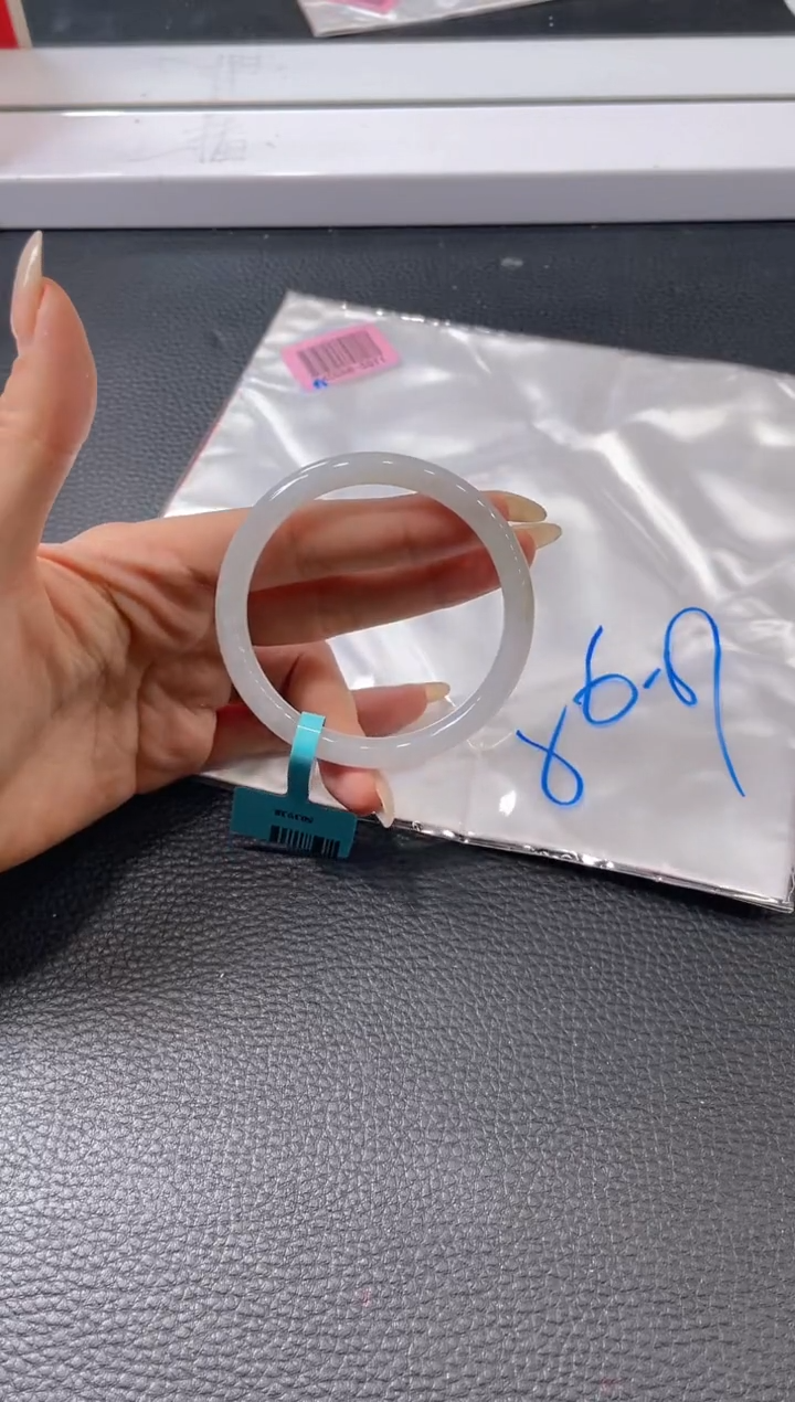 【闪购商品】翡翠手镯未镶嵌手镯