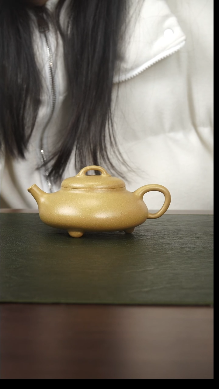 侯峰梨皮绿泥三足葫芦200cc