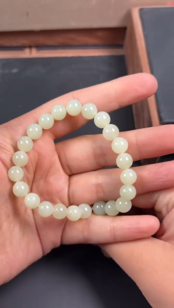 未镶嵌和田玉手串且末微色差迪克兰卡8手串