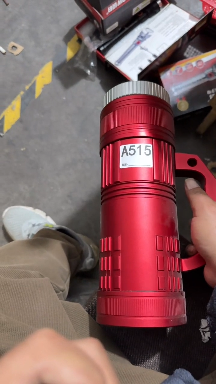 A515钓鱼灯带充电器