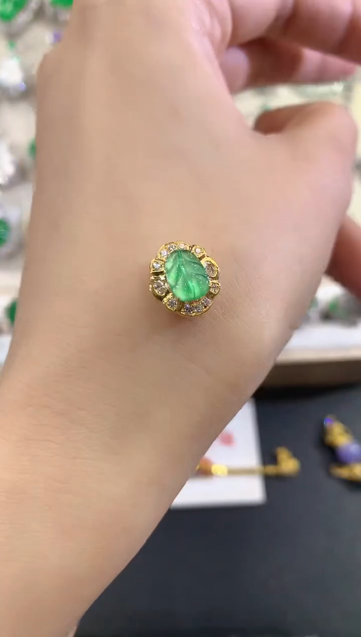 翡翠18K金镶嵌吊坠(不含链)V29不退换