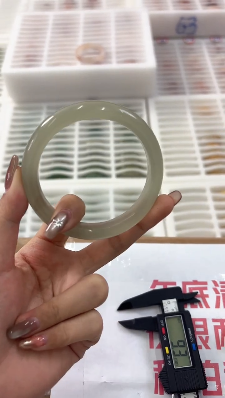 未镶嵌手镯石英质玉75-61D