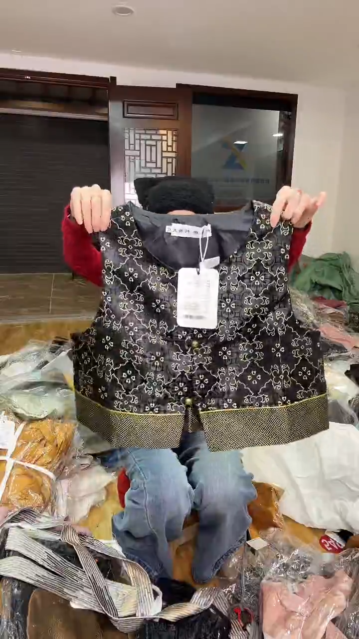 XL码      115-125斤   马甲