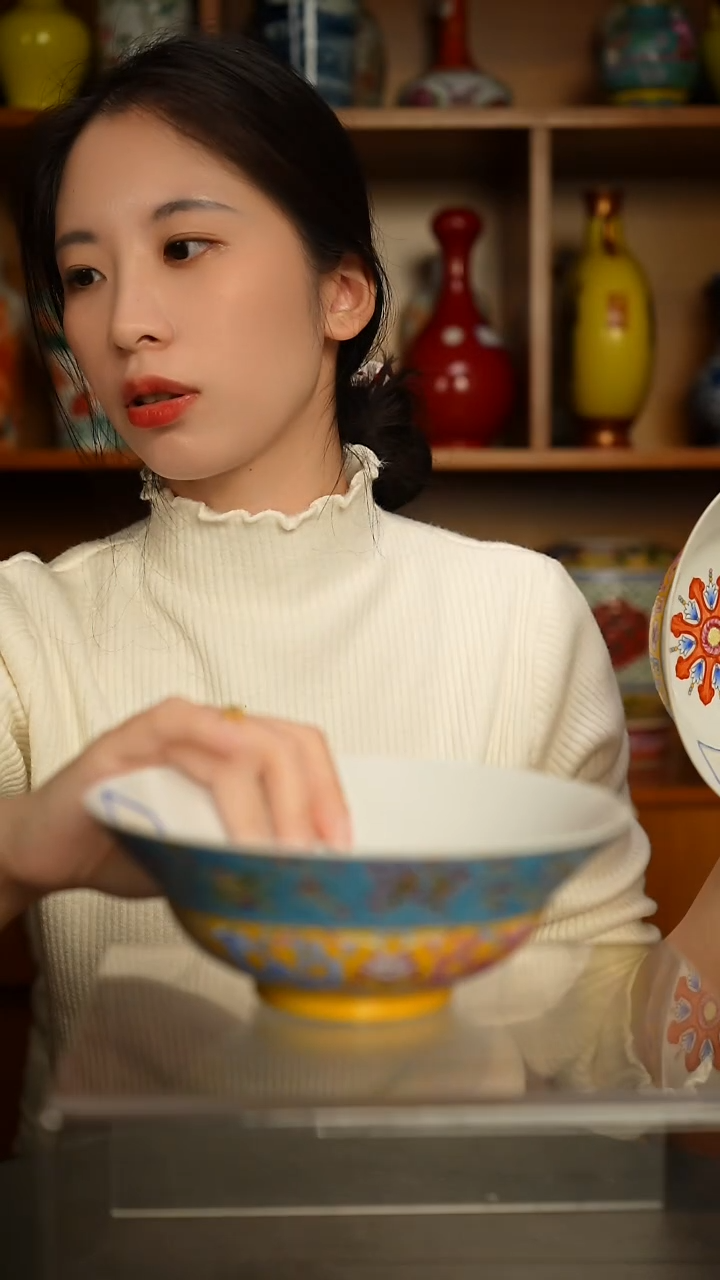 无瓷欧*粉彩佛八宝折沿碗一只