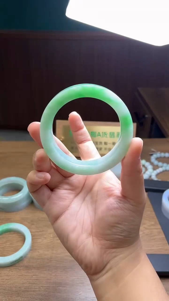 未镶嵌手镯定制翡翠一**北定制