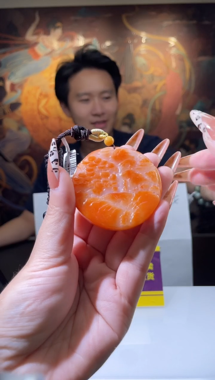 翡翠未镶嵌颈饰多样性发其一