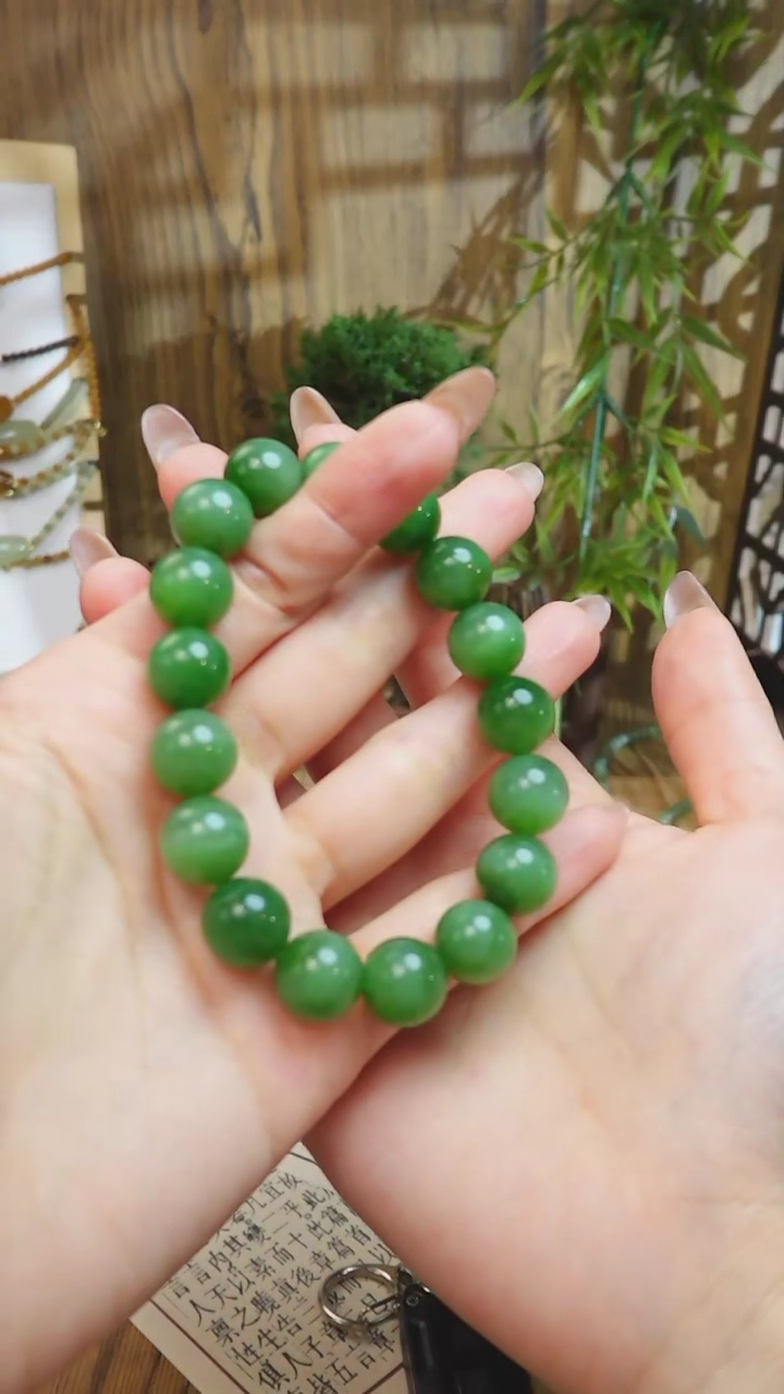 【闪购商品】和田玉手串未镶嵌俄料碧玉粉果绿色卡12mm