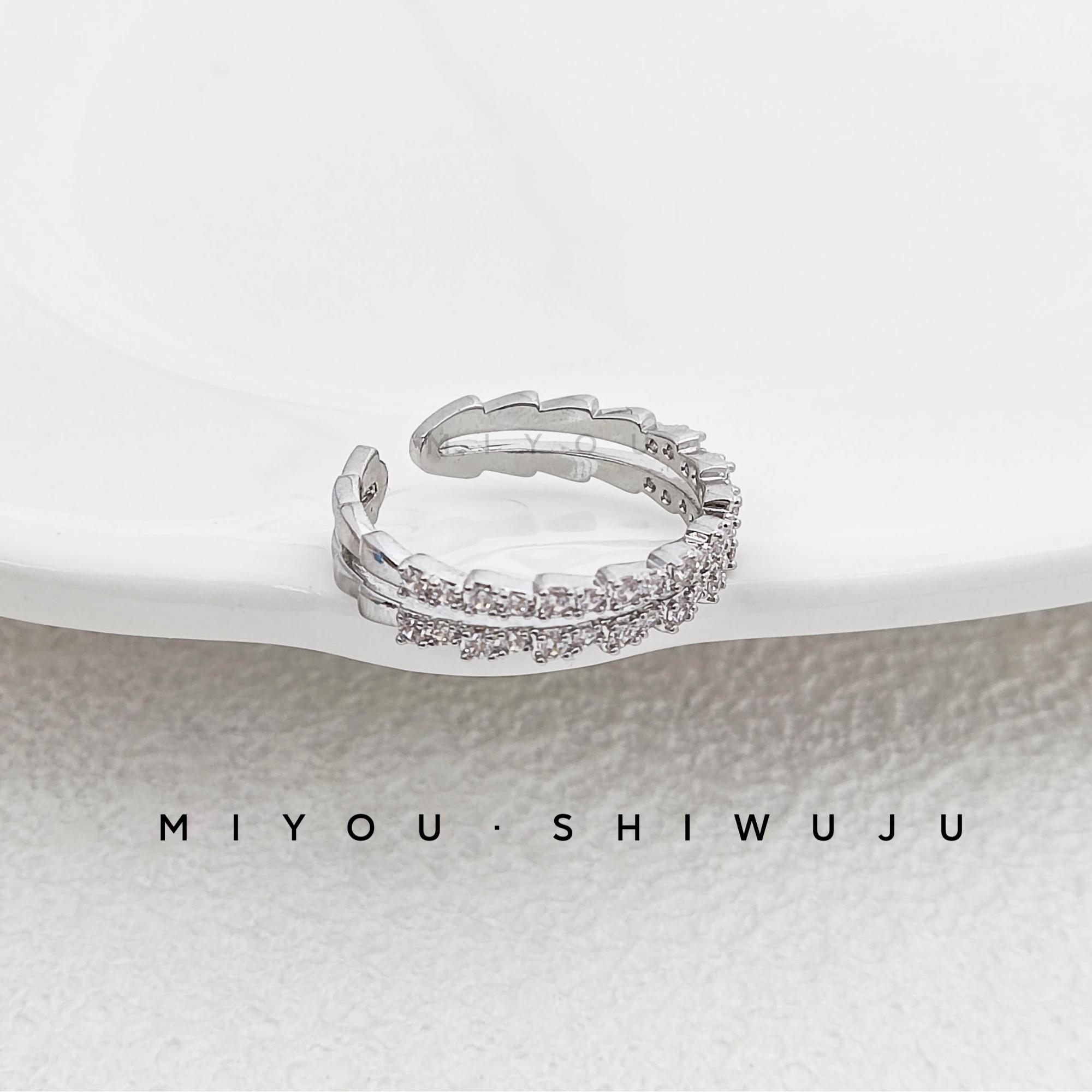 铜合金戒指 MIYOU铜银色双条钻中间镂空开口戒时尚个性ins轻奢