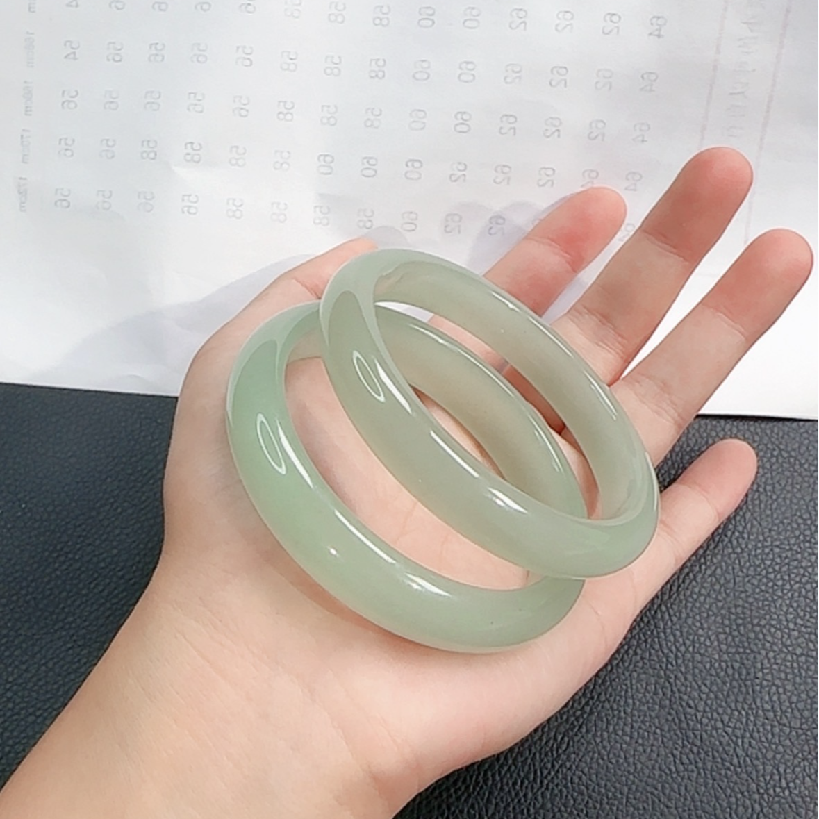 精品老熟料 高青白 浅晴水天然东陵玉手镯【有纹线色点多样性发一】