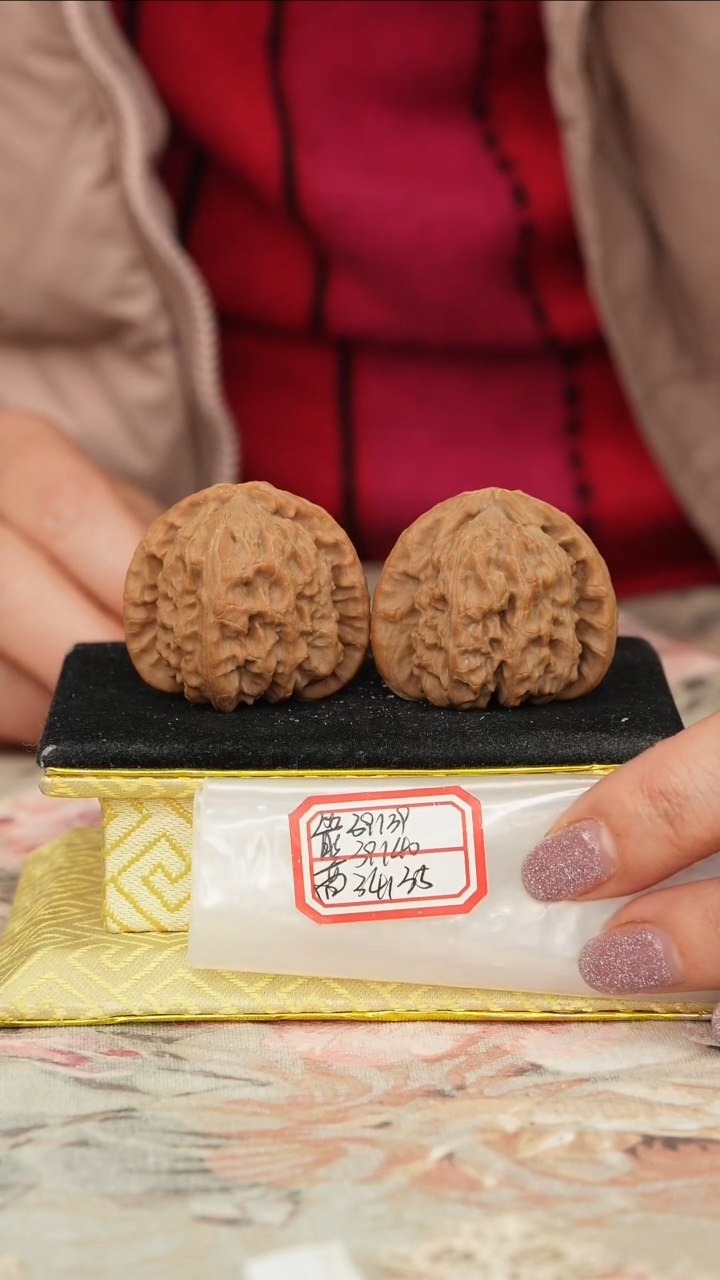 【闪购商品】文玩核桃把件白狮子微修