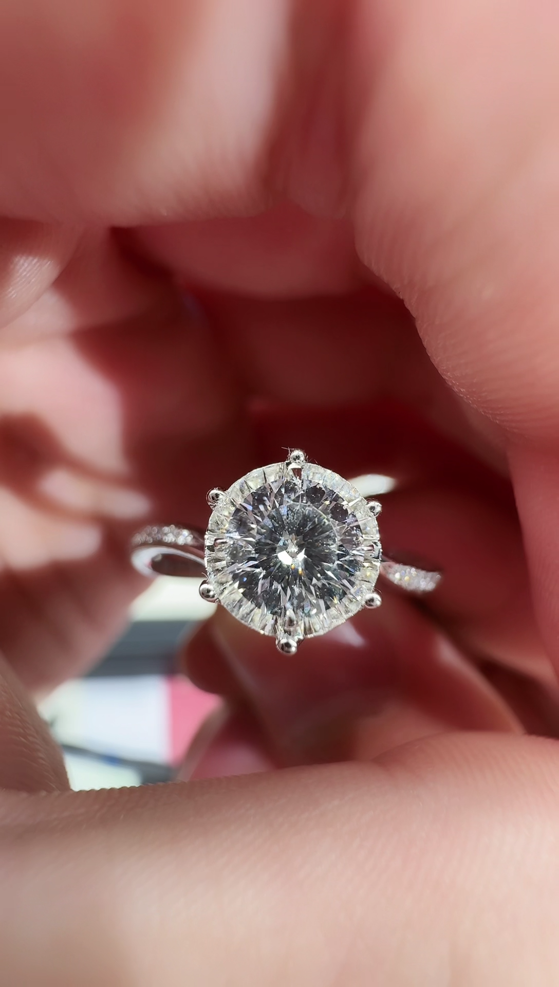 【闪购商品】钻石戒指/指环18K金镶嵌k白戒指2.987g