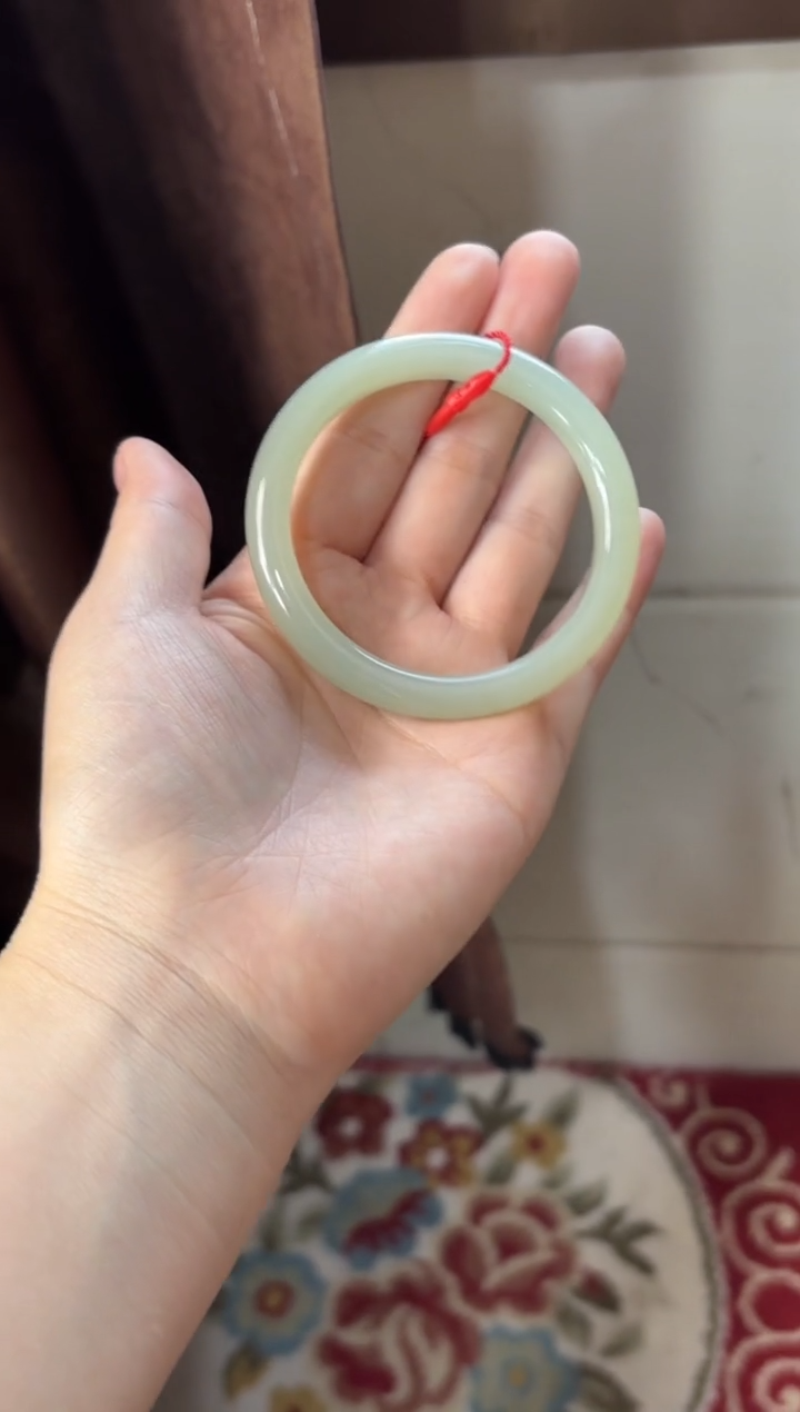 【闪购商品】和田玉手镯未镶嵌且末微色差近矿57