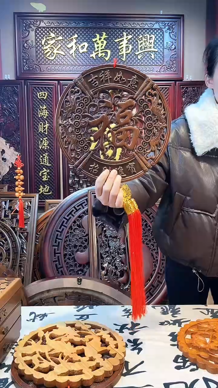 【闪购商品】香樟木木雕直径28cm吉祥如意