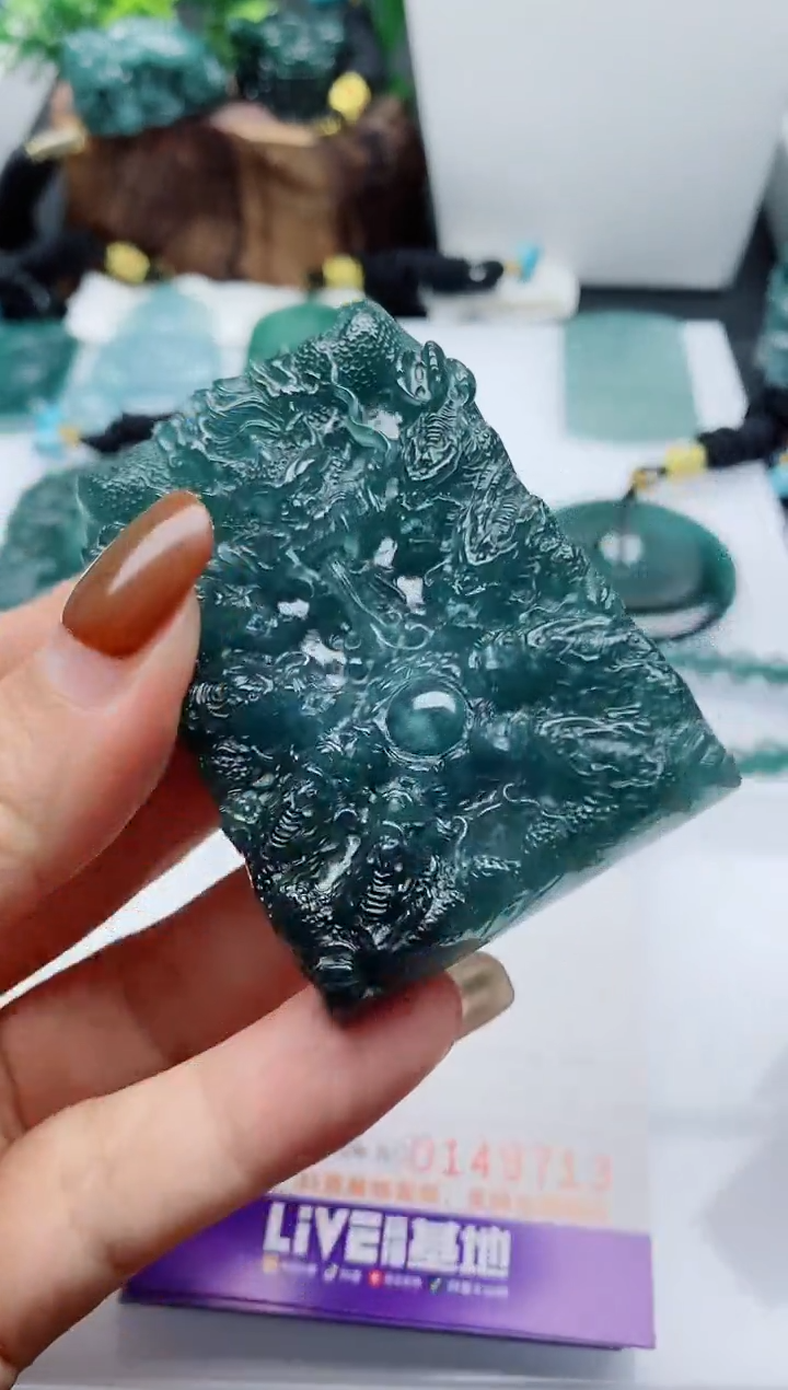 颈饰未镶嵌翡翠              