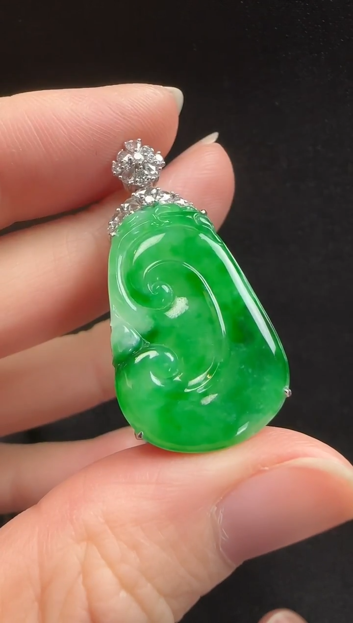 颈饰18K金镶嵌翡翠336如意一个