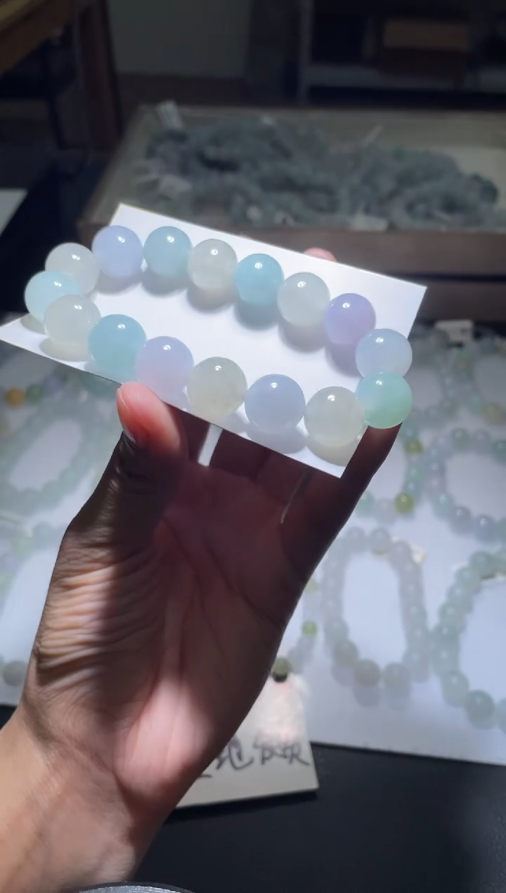 定制翡翠未镶嵌翡翠手串