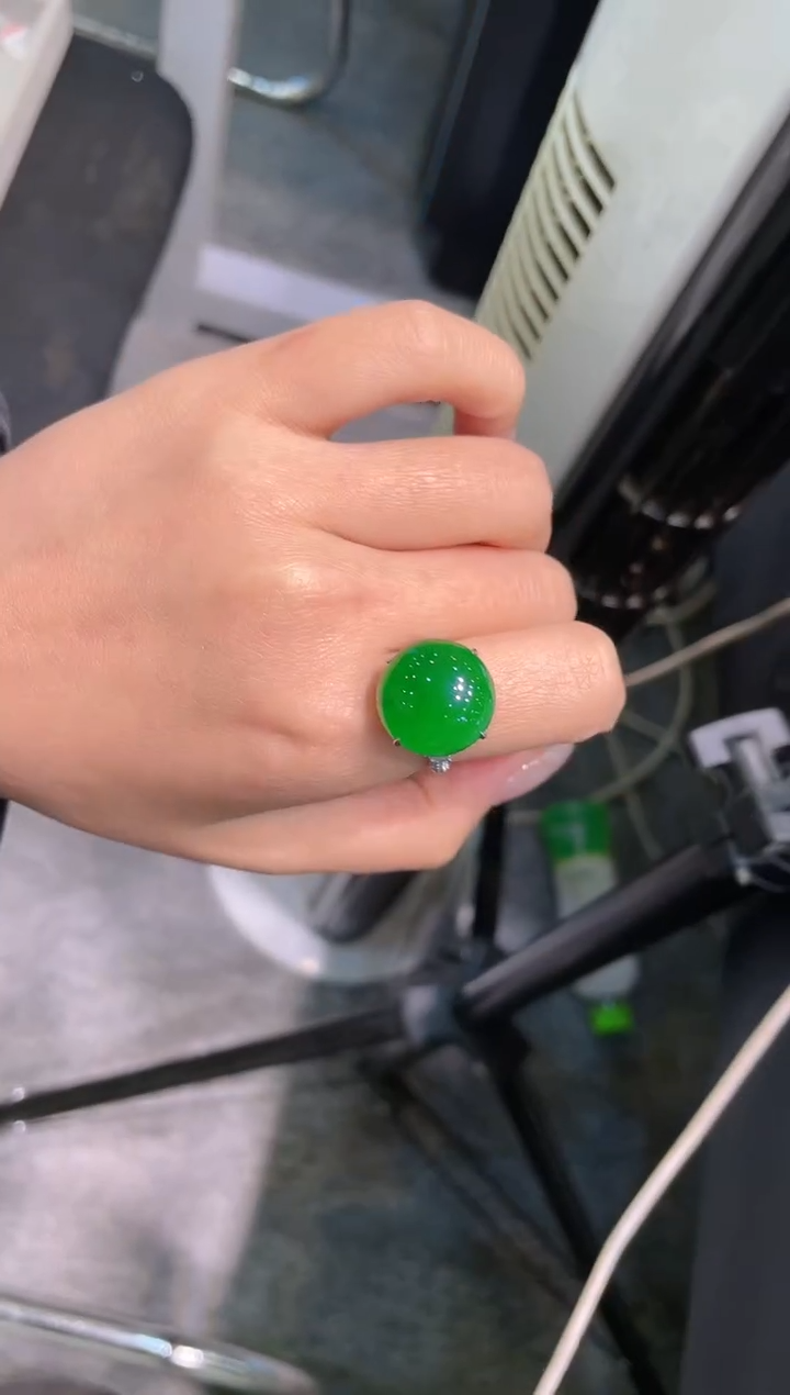 【闪购商品】翡翠吊坠(不含链)18K金镶嵌A59