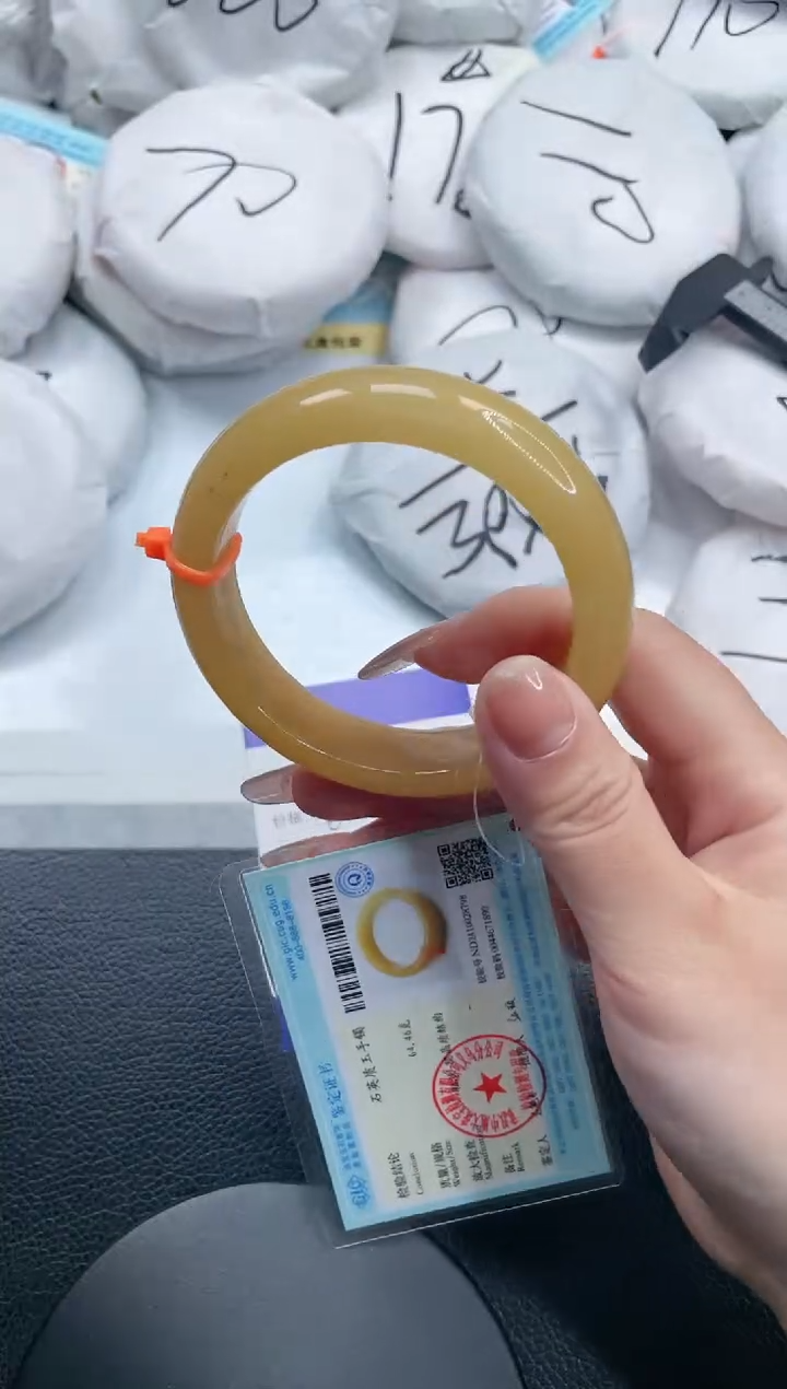 【闪购商品】石英质玉手镯未镶嵌7S67-59