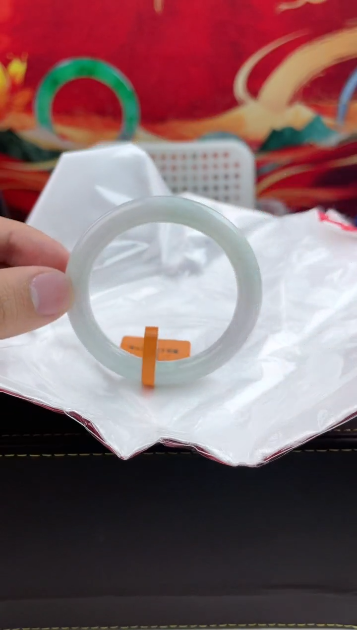 【闪购商品】翡翠手镯未镶嵌19翡翠手镯（微瑕）