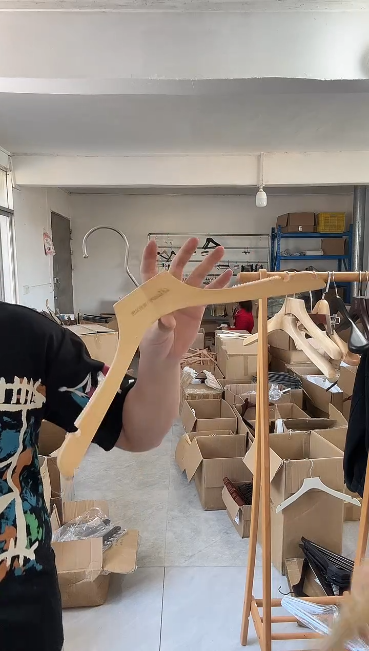 39cm带防滑条有logo实木衣架10只装