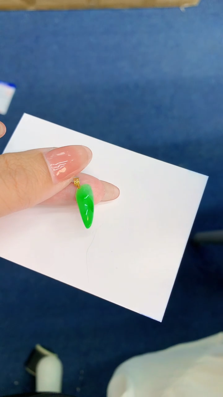 翡翠18K金镶嵌颈饰          1·