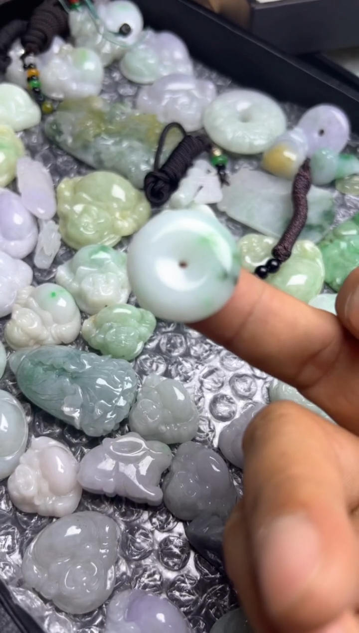 【闪购商品】翡翠吊坠(不含链)未镶嵌飘花平安扣