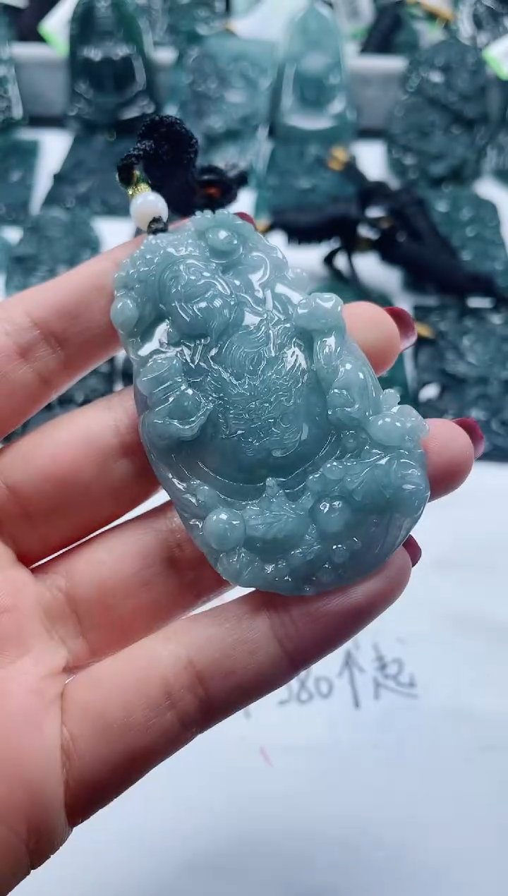 【闪购商品】翡翠颈饰未镶嵌             
